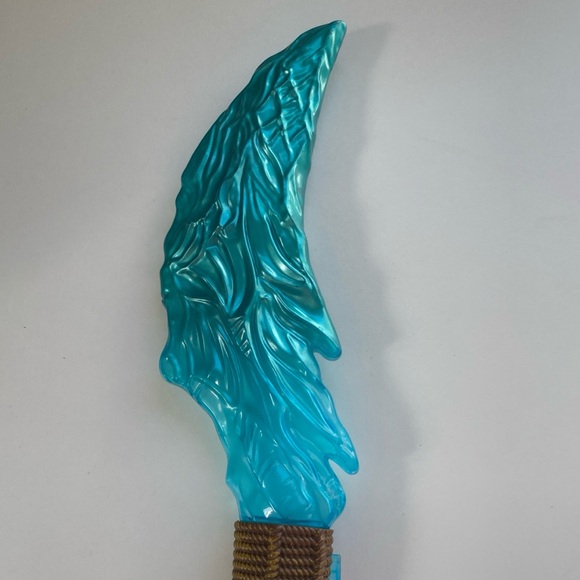 Disney Parks Na'vi Toy Light Up Knife Avatar The Way of Water Blue Crystal Knife - Picture 6 of 6
